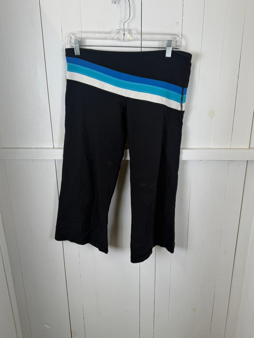 Lululemon Black Blue Capri Leggings Size 10 Nylon Excellent